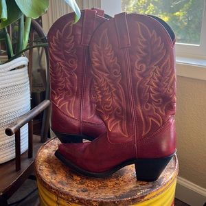Red Laredo boots - minimal wear so they are in great shape. Size 6